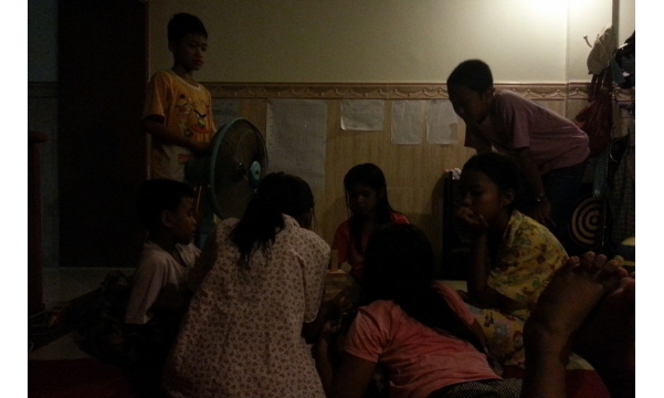 캄보디아 소식 _ 젠가로 앙코르와트를 만드는 아이들